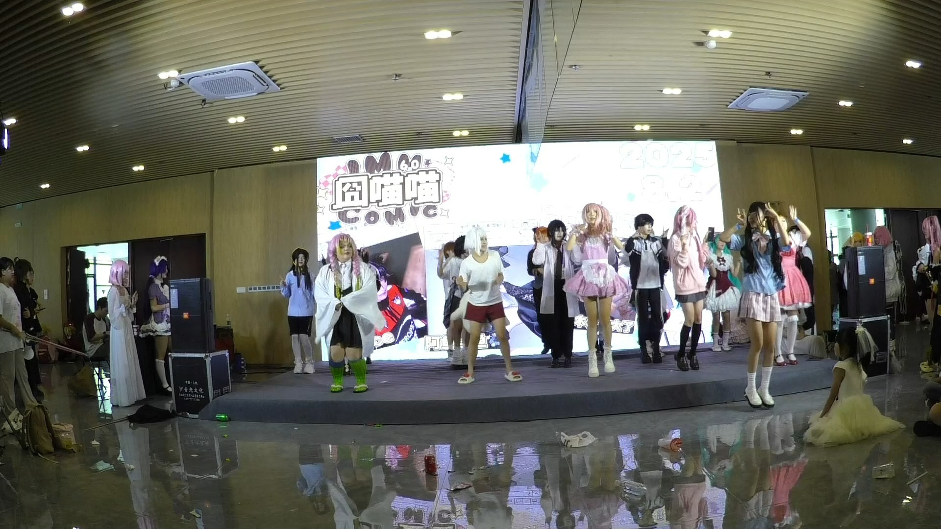 囧喵喵漫展随机宅舞另一个视角拍摄