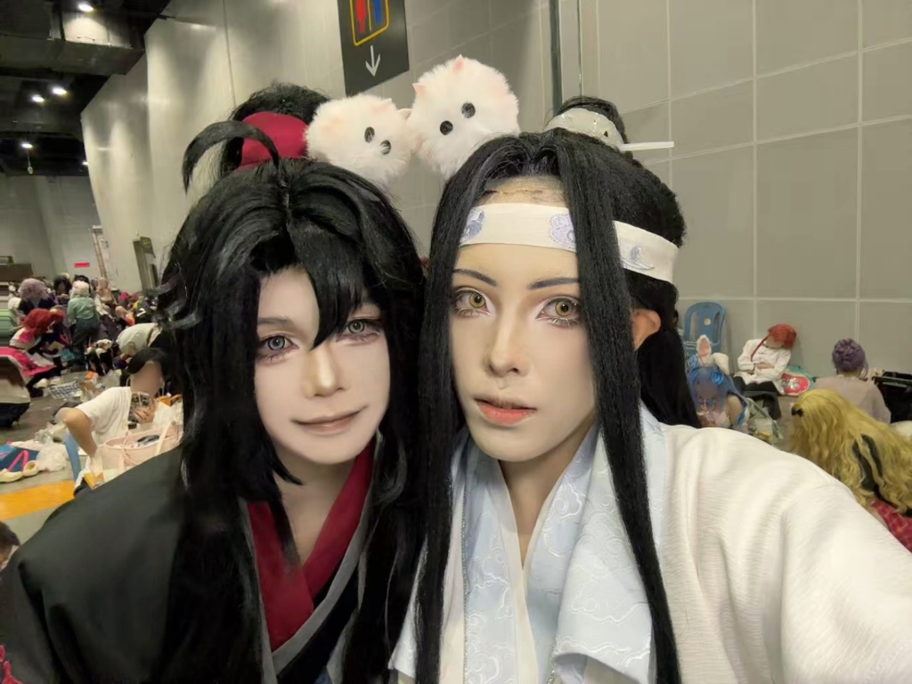 和蓝二哥哥一起戴小兔子发夹belike