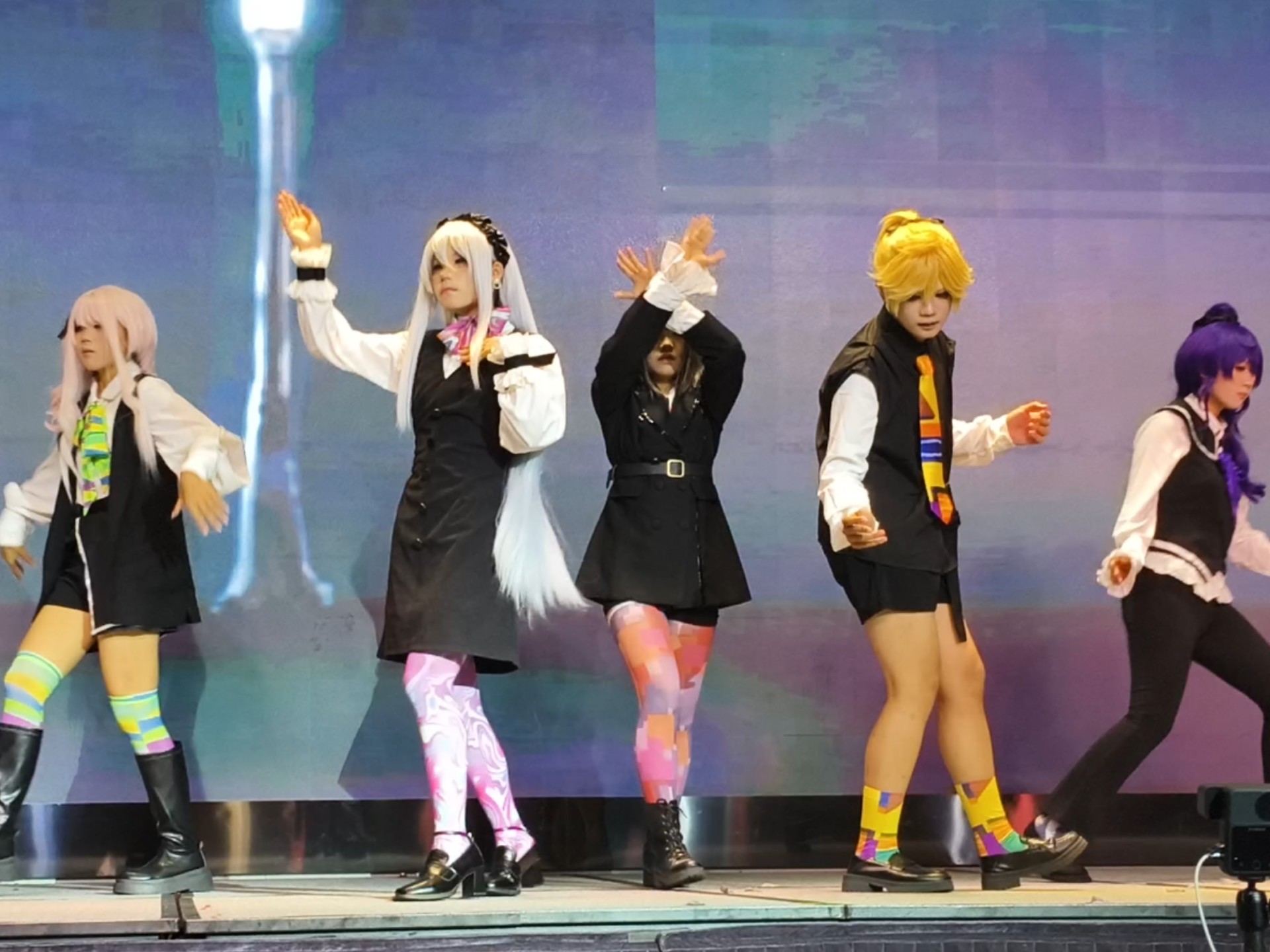 私は雨 (feat. 宵崎奏&朝比奈まふゆ&東雲絵名&暁山瑞希&鏡音