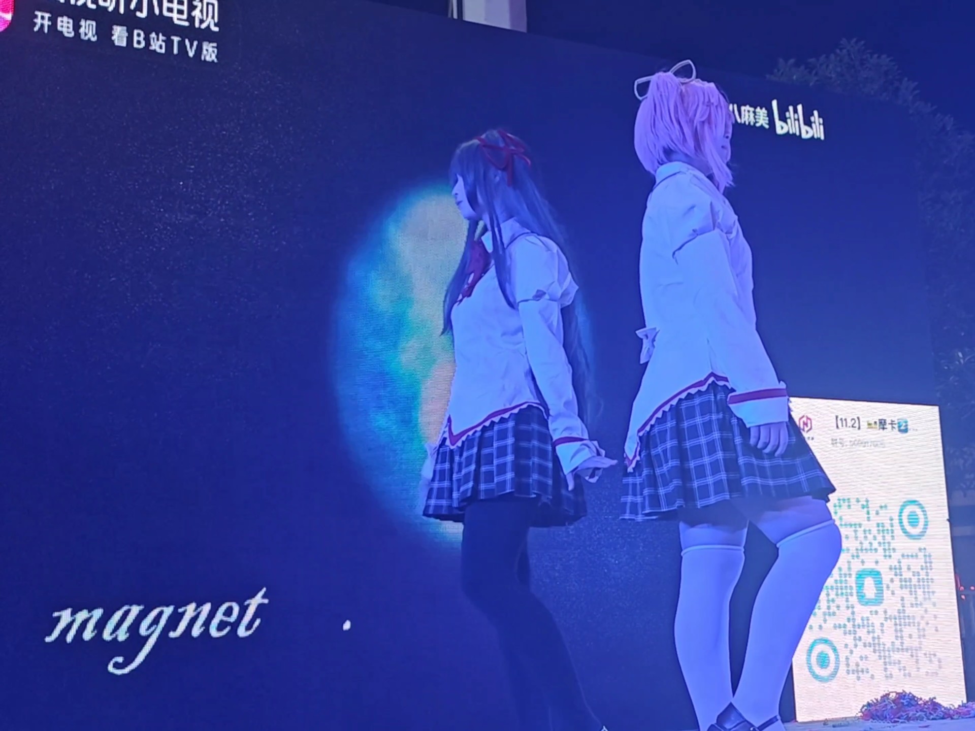 出了焰圆，并用女同神曲蝴蝶耳机爬台～