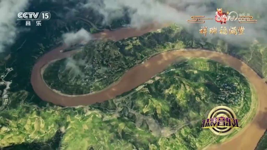 《听见中国听见你》演唱:凤凰传奇