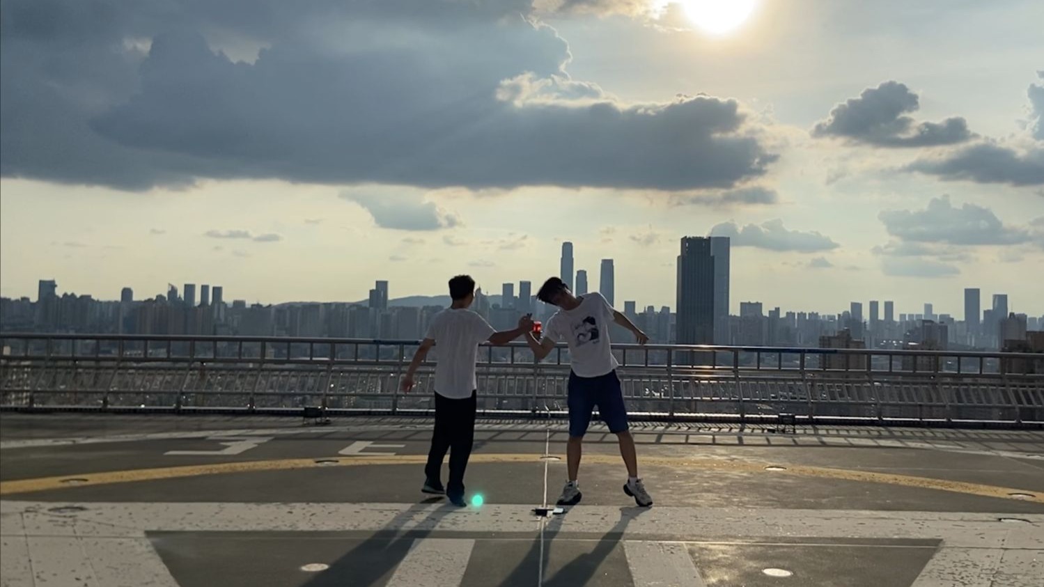 【地下艺】和大家一起度过夏天，真是不可思议呢