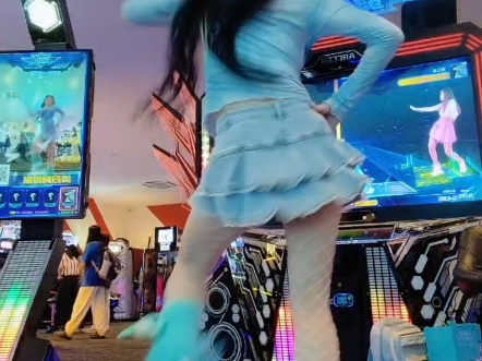 懒人终于出勤之舞战纪WHAT IS LOVE