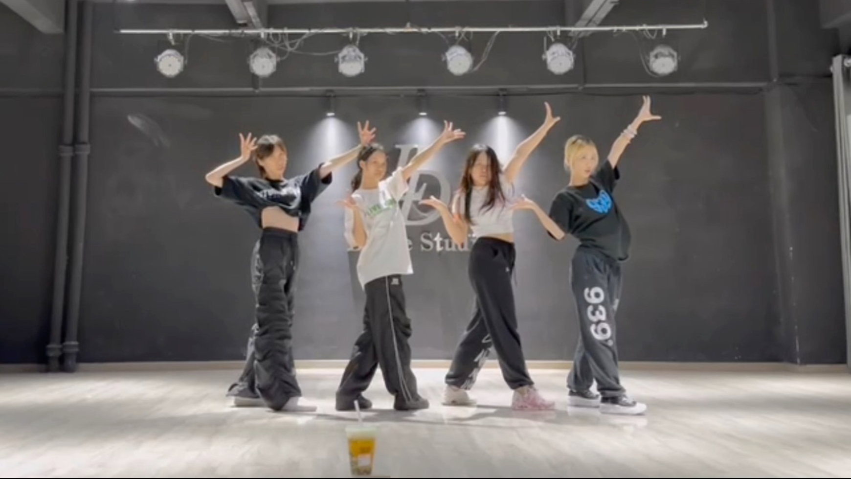 【ITZY】-UNTOUCHABLE翻跳练习室