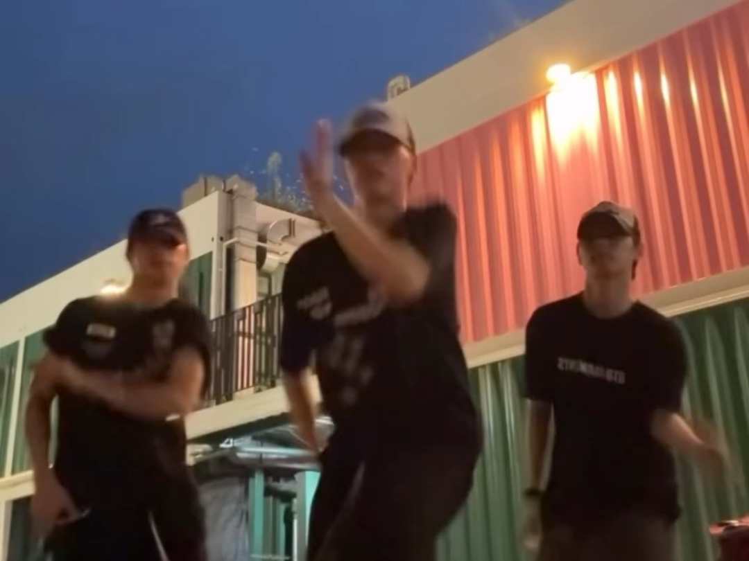 博主与前ENHYPEN伴舞跳《No Doubt》