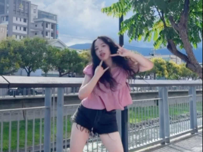 魔法少女變身！ILLIT-Toki Yo Tomare翻跳
