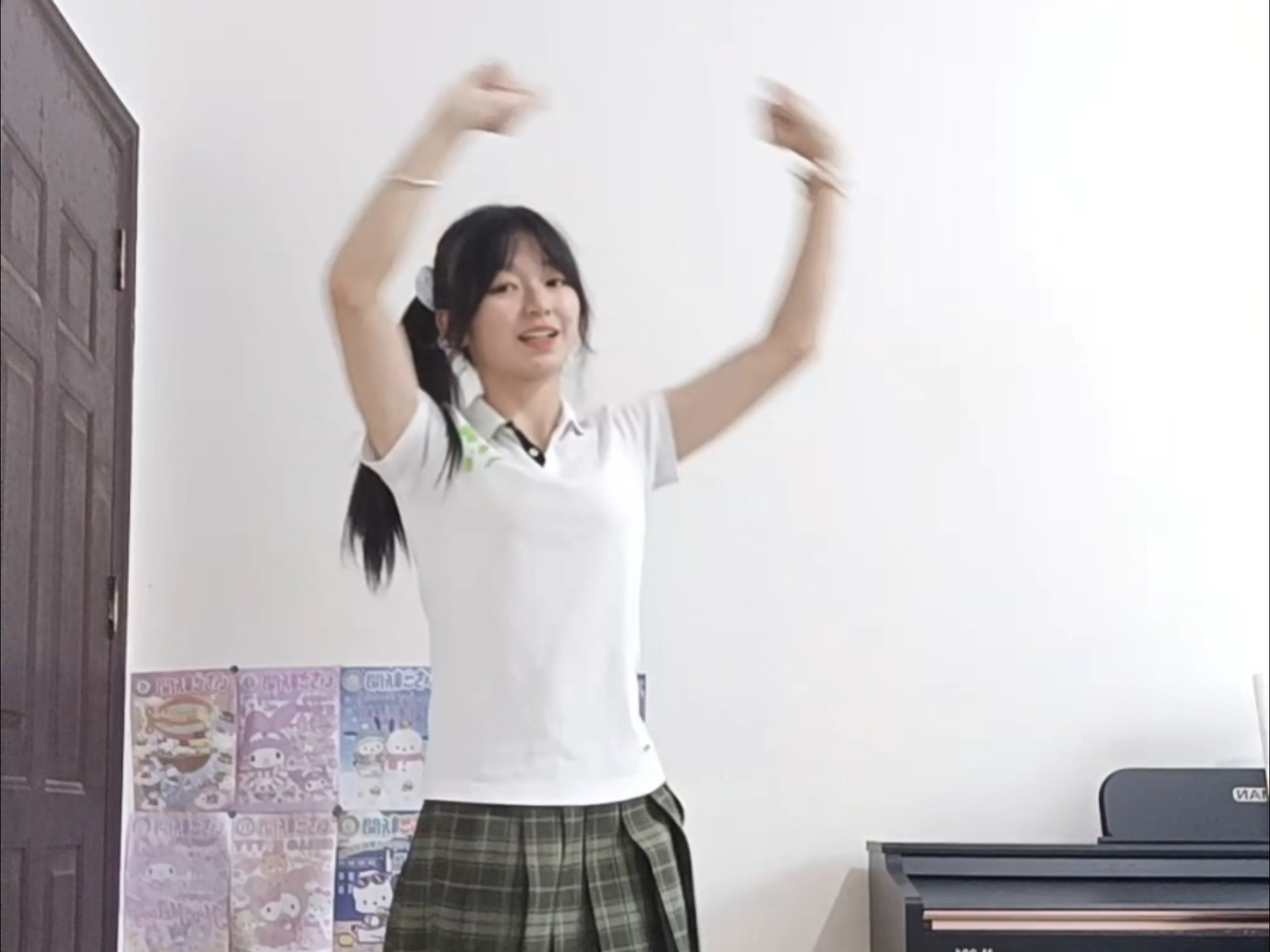 ［佳佳］今天喝了杯果汁，叫香柠乐铁汁（今天翻跳《mottai》）(｡•ˇ‸