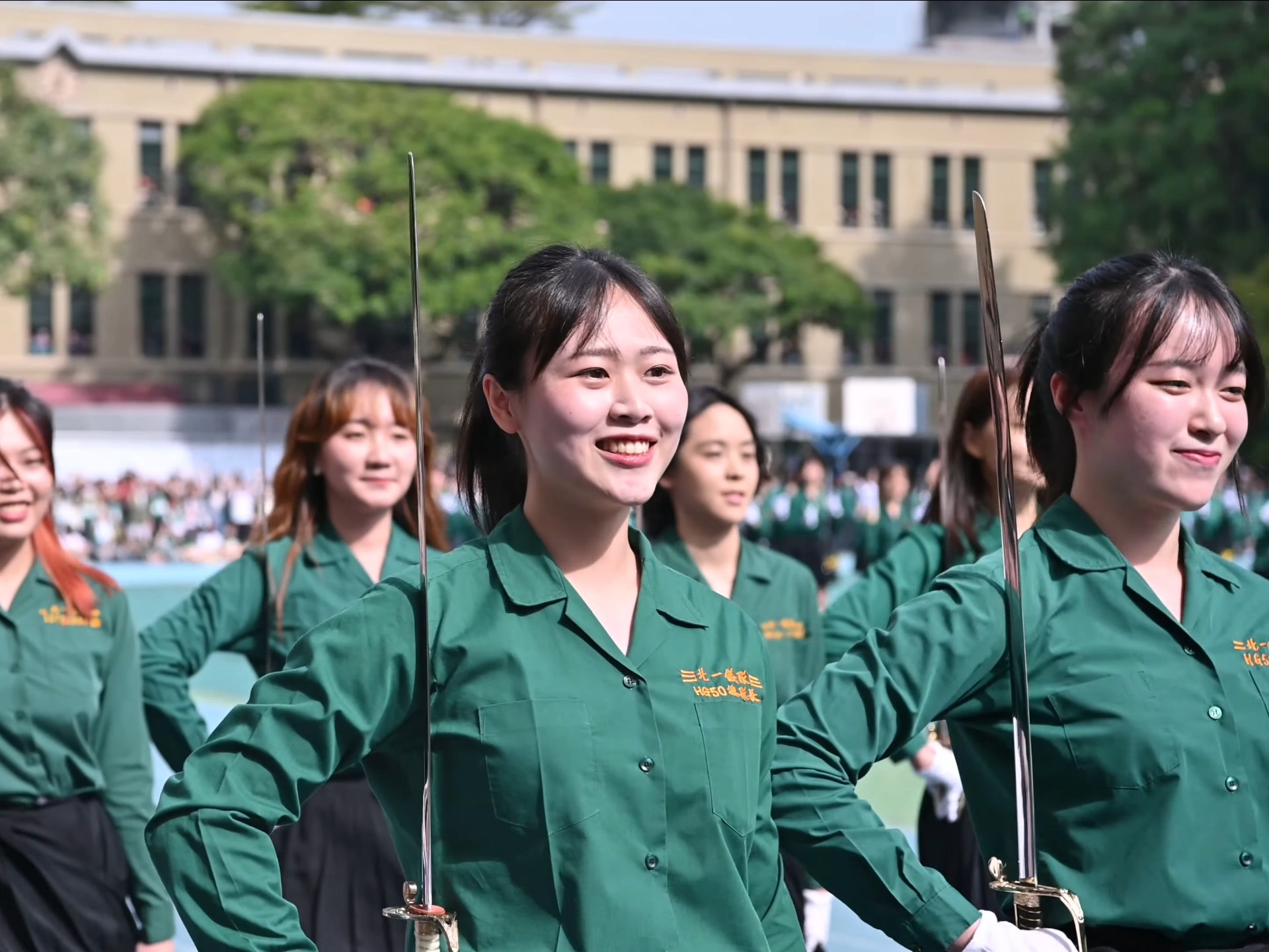 我们台湾省也有属于自己的女兵‖即便绿色加身，也阻挡不了一颗