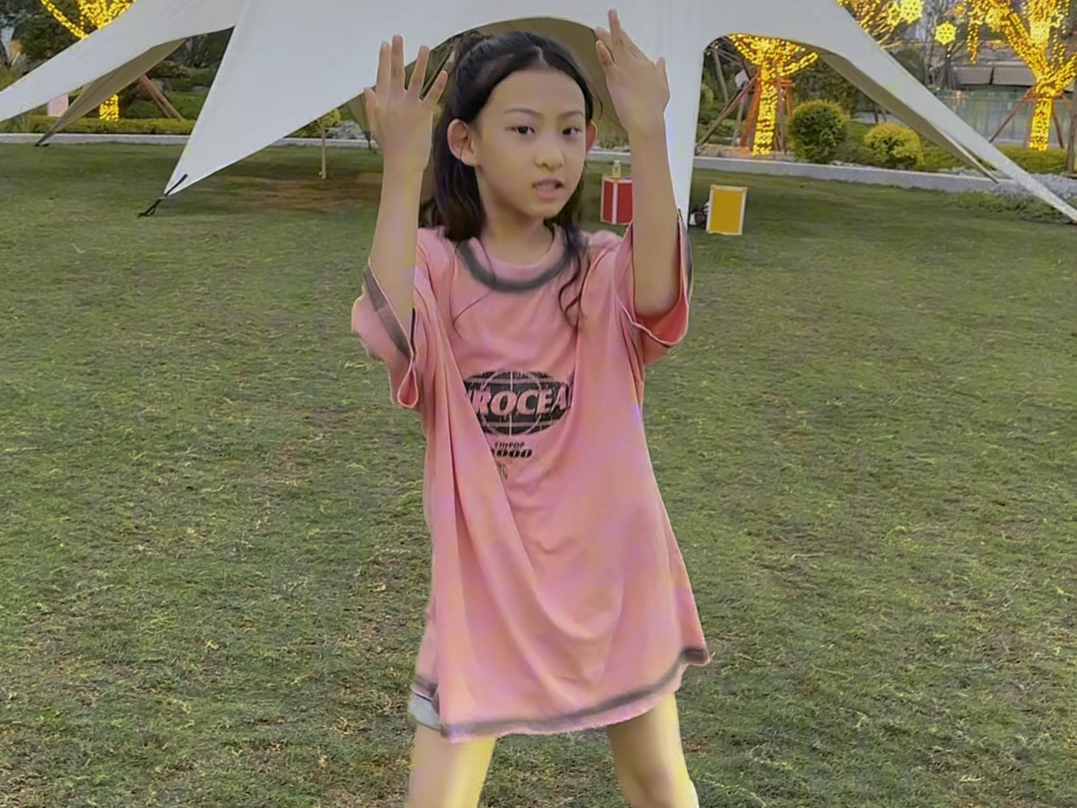 手心有你#手心有你#安安陈奕蒽 #我要上热门 #户外唱歌跳舞