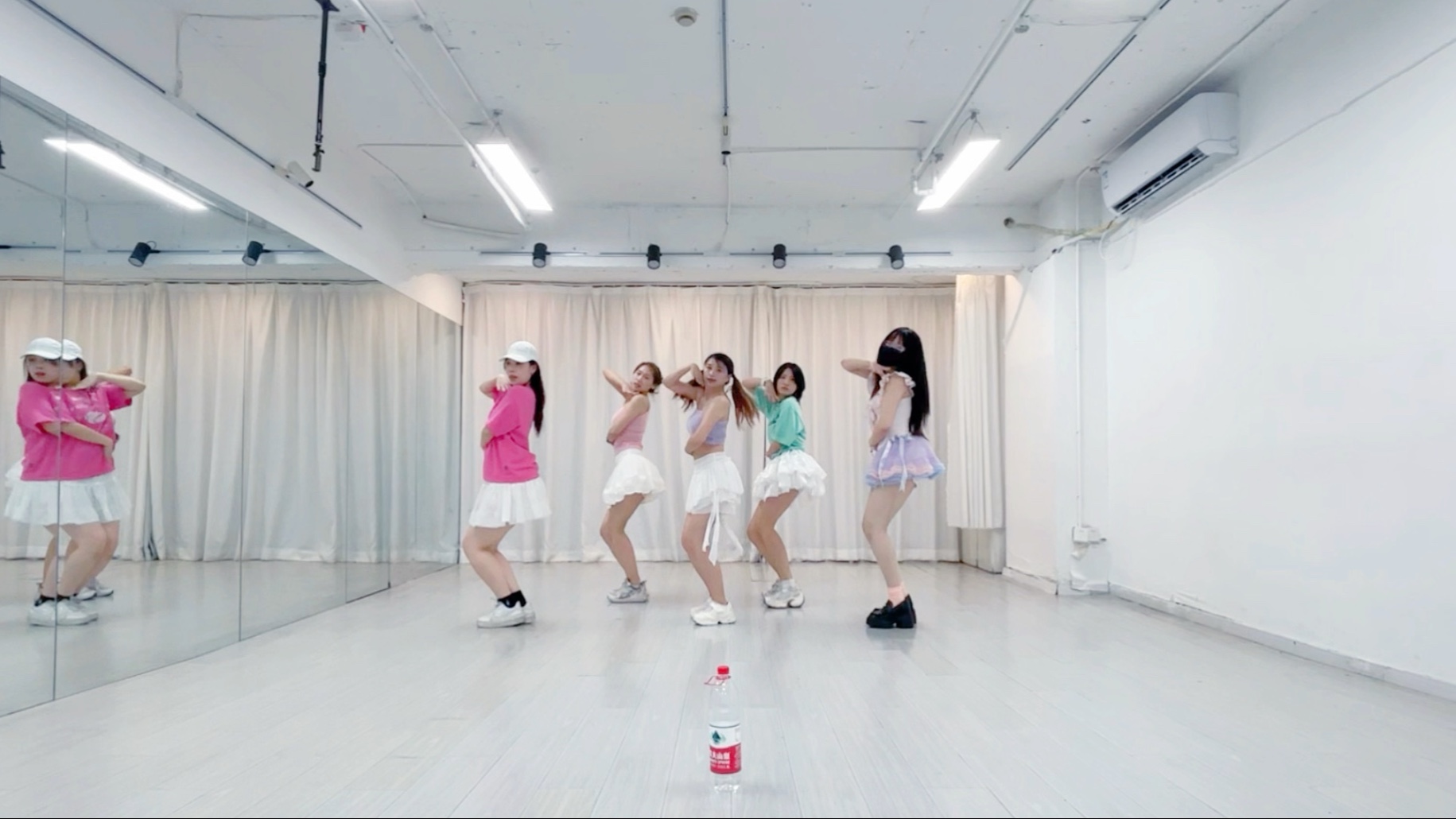 [借来的猫练习室]报告大学迎新晚会这里会有5个马卡龙小蛋糕~