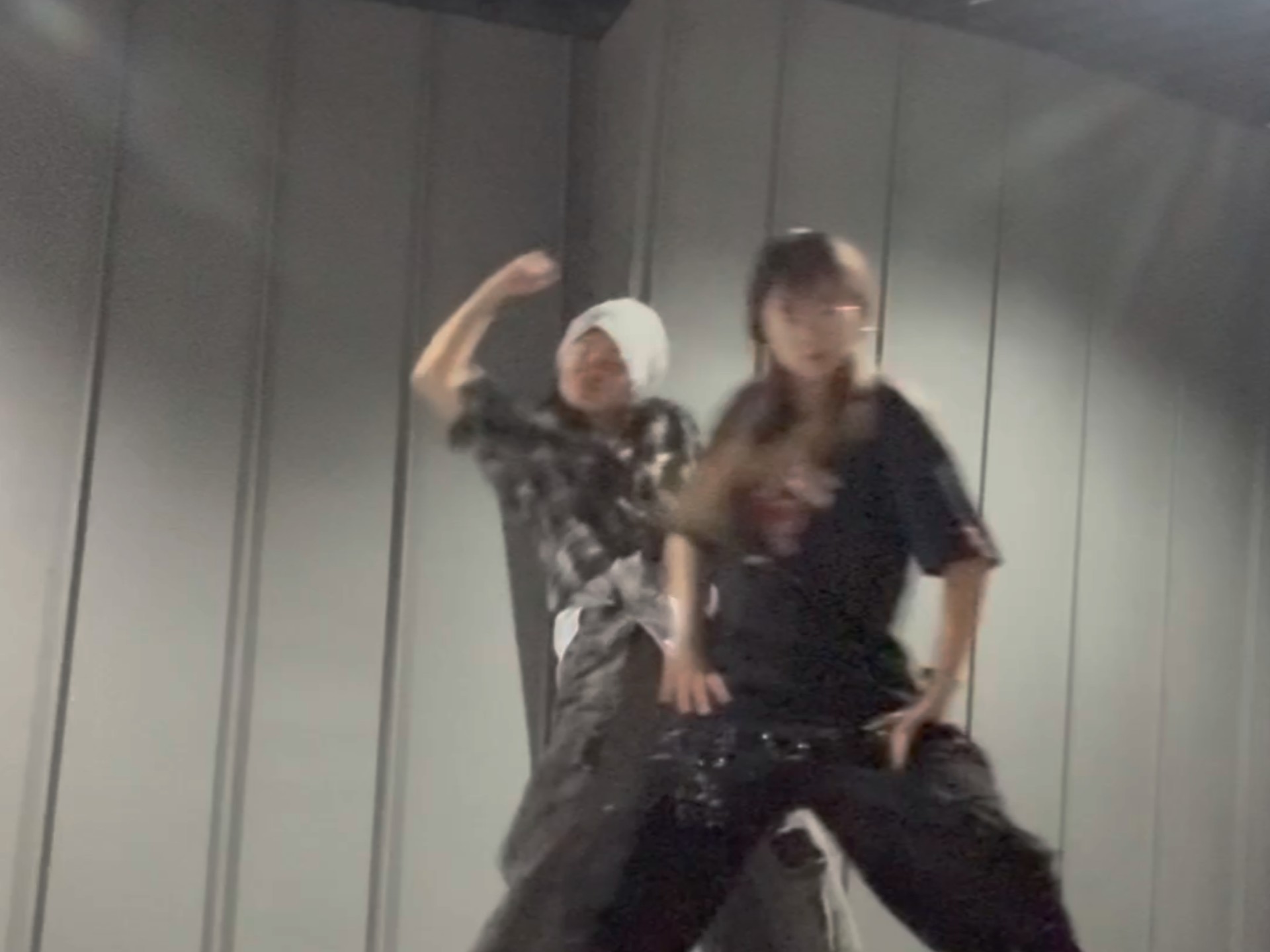 跳100遍famous能回到7月吗