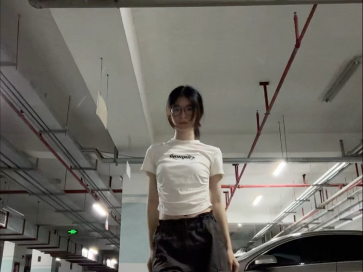 车库灯也会跳短裙～