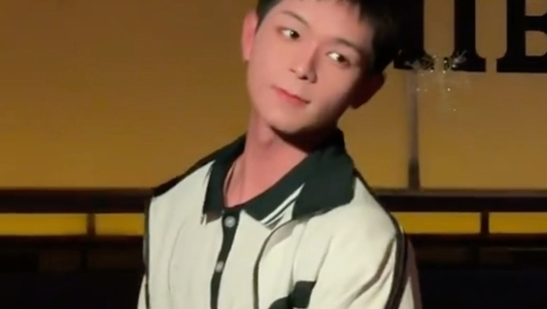 被两个姐姐拍屁屁啦re