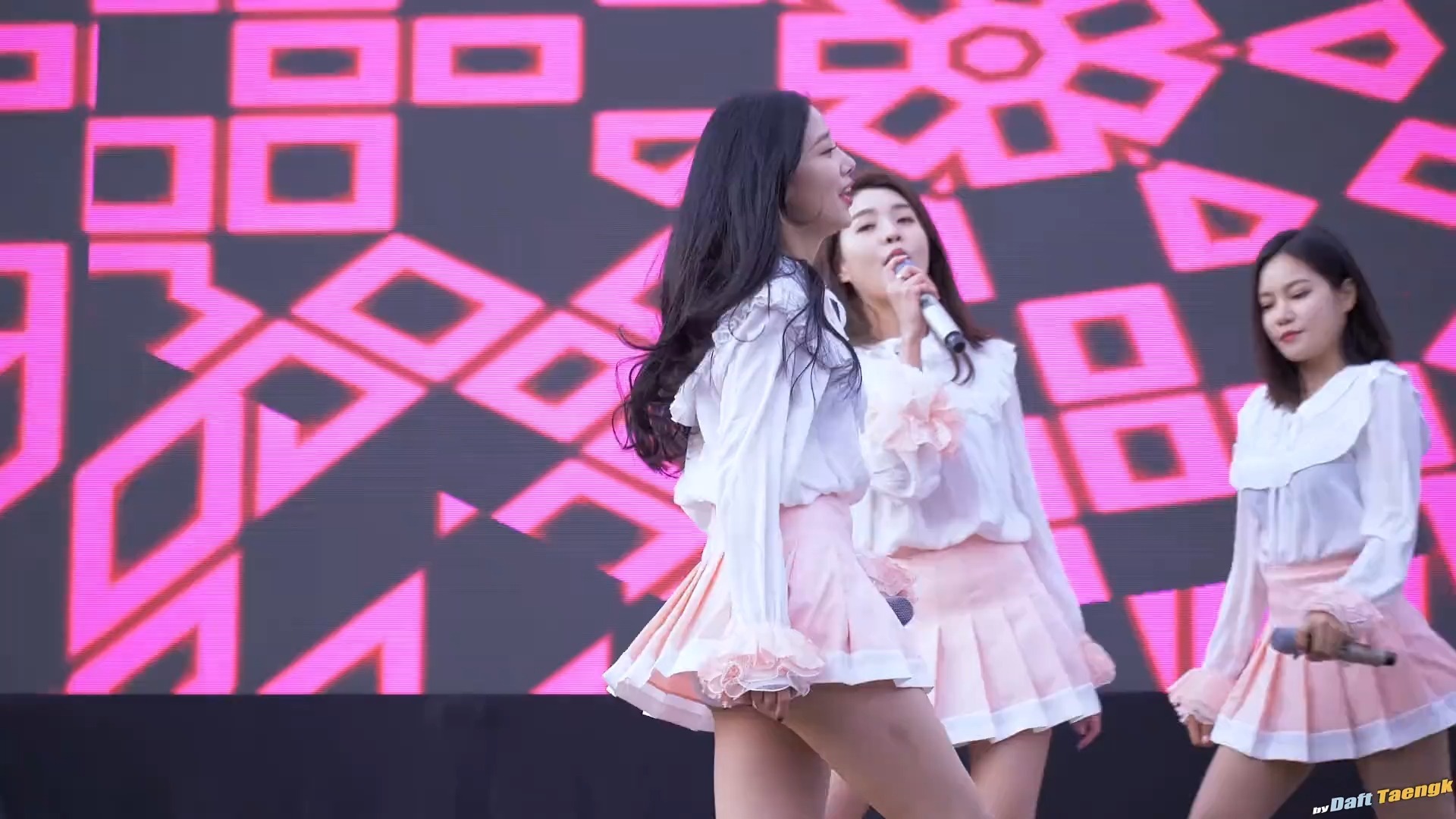 赵贤 BerryGood《Mellow Mellow》饭拍 #赵贤 #美炸了 #女团