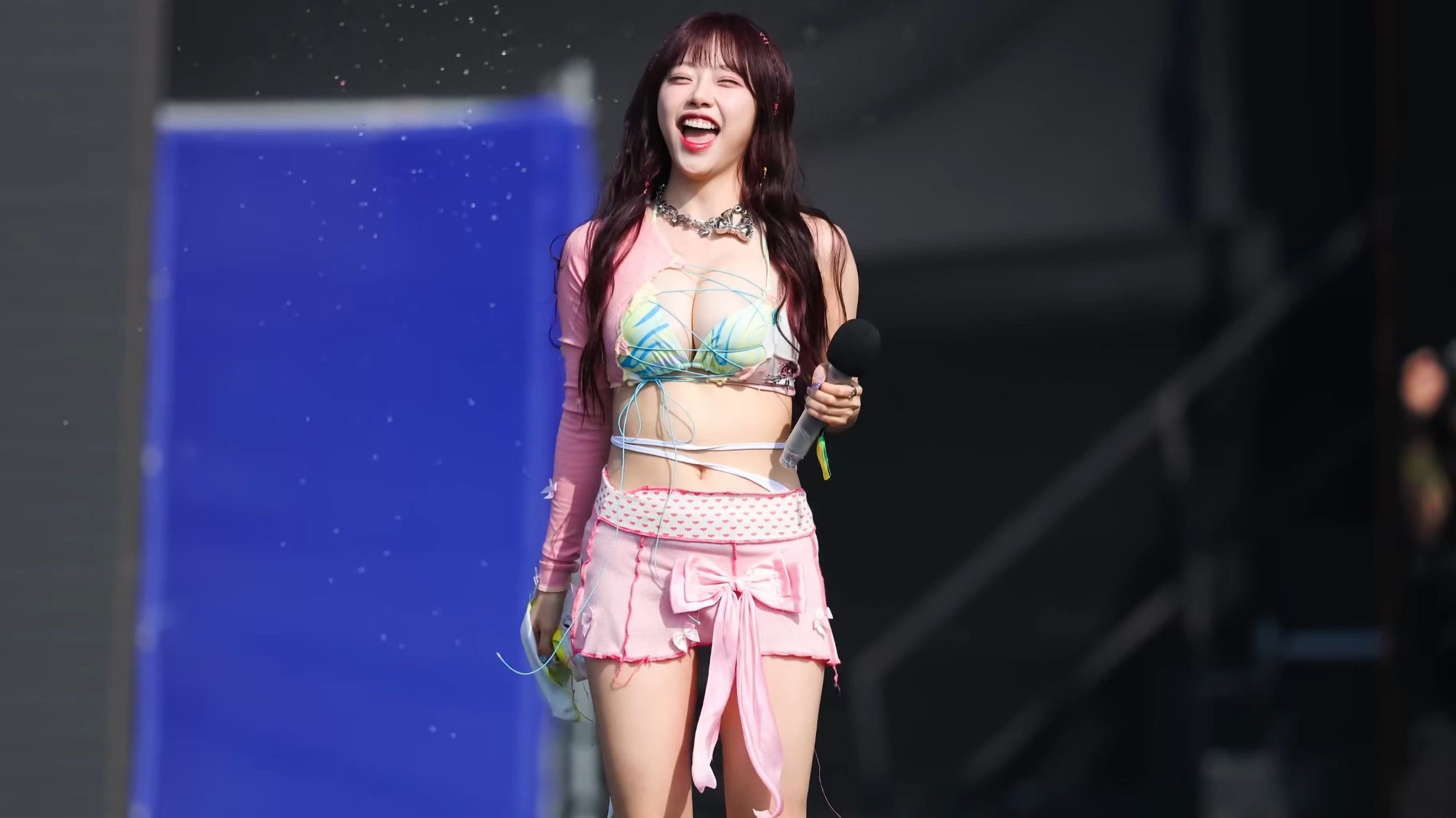 韩国女团金智源 cignature 《Eternal Time》玩水枪直拍