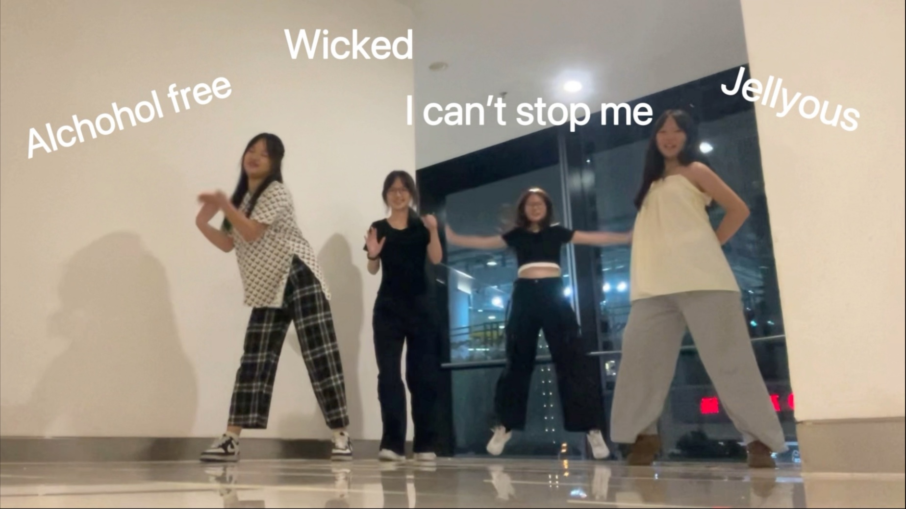 给耳朵上保险了再戳进来哦！路演人排疯了也能在嘈杂的环境下生