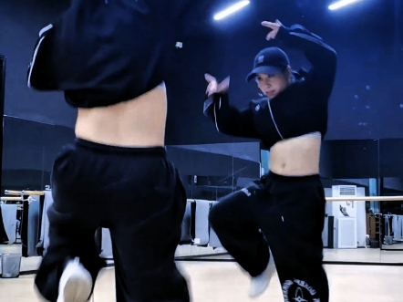 chkchkboom 男团舞