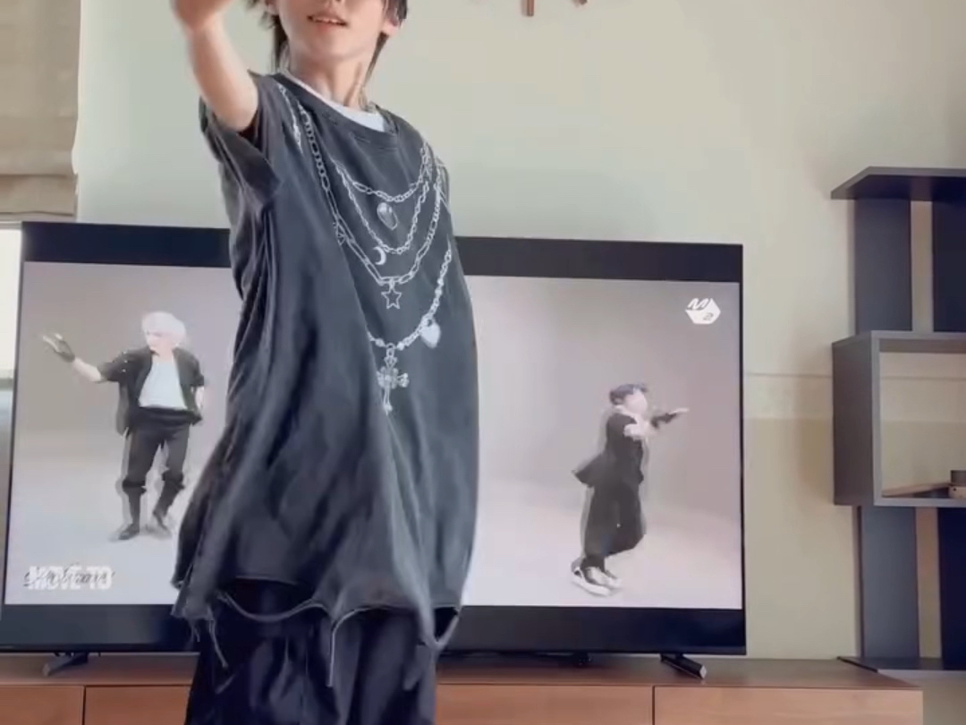 11岁舞龄6年半日本小孩跳TXT-《Upside Down Kiss》