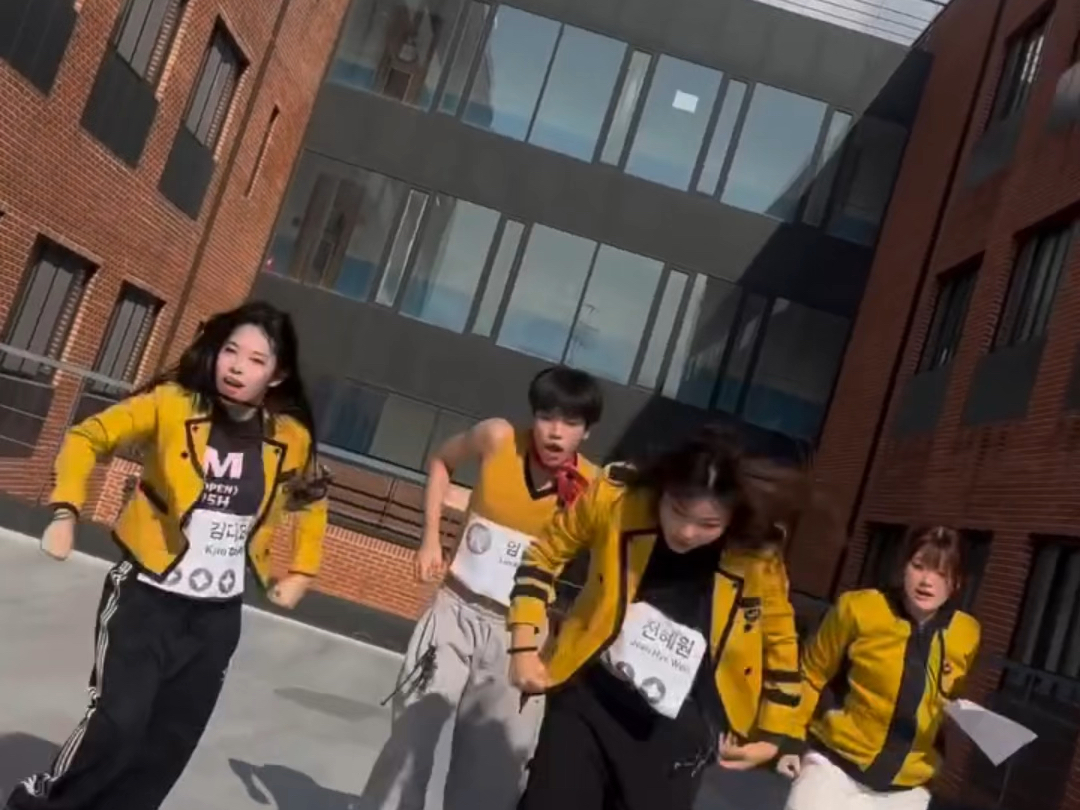 力度十足！首尔艺高学生跳男宝星球2主题曲《HOLA SOLAR》