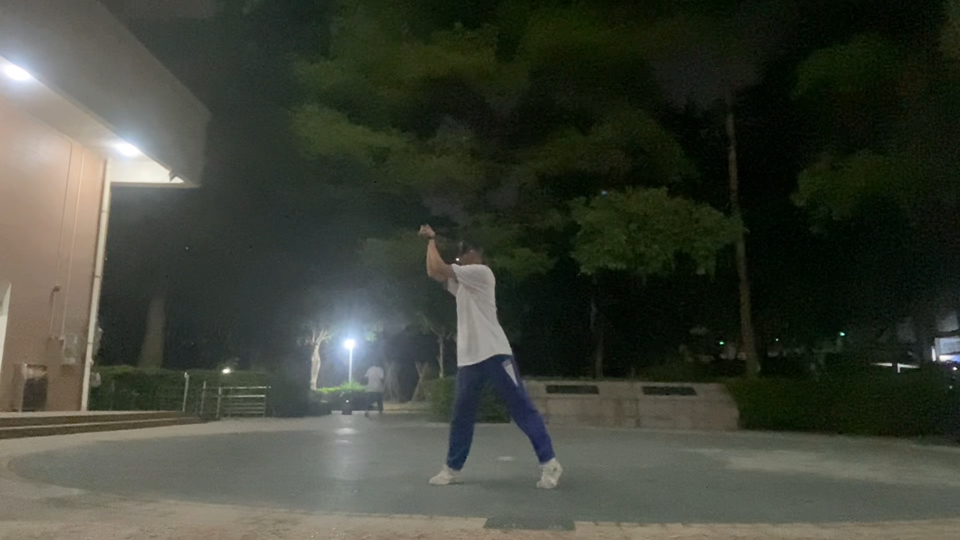 这么松弛的高中生翻跳UP和SEVEN串烧还是第一次见