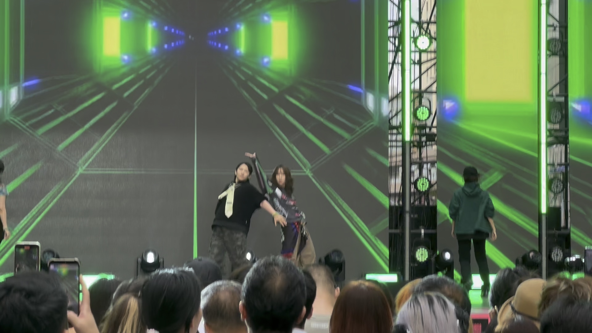 kard最喜欢的一首之沈阳中街布车随舞