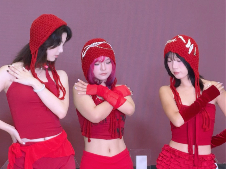 THIS IS FOR 孙彩瑛位 好喜庆的一身