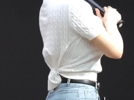 朴秀珍年纪轻轻的，骨架真的好夸张