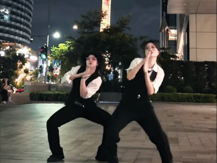 威曲二巡的沧海遗珠！广州塔下偶遇西装女速翻 Bounce Back ～威