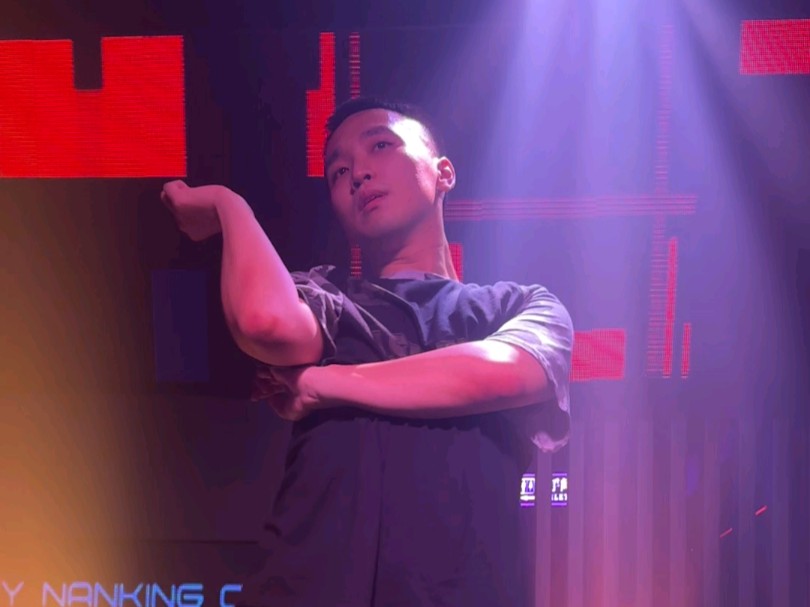 Abracadabra傲慢舞 谁的DNA动了