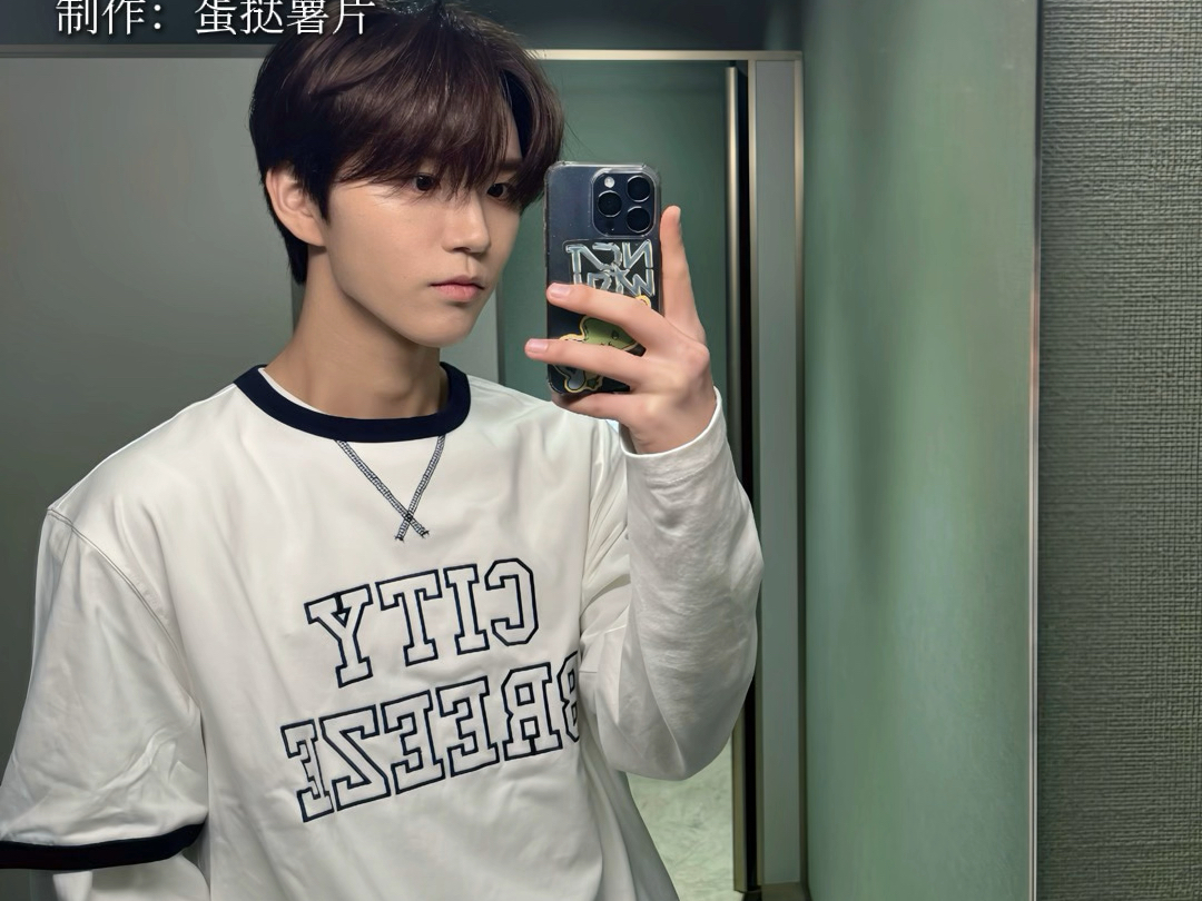 当他下班回家需要“充电” 【AI金栽禧】