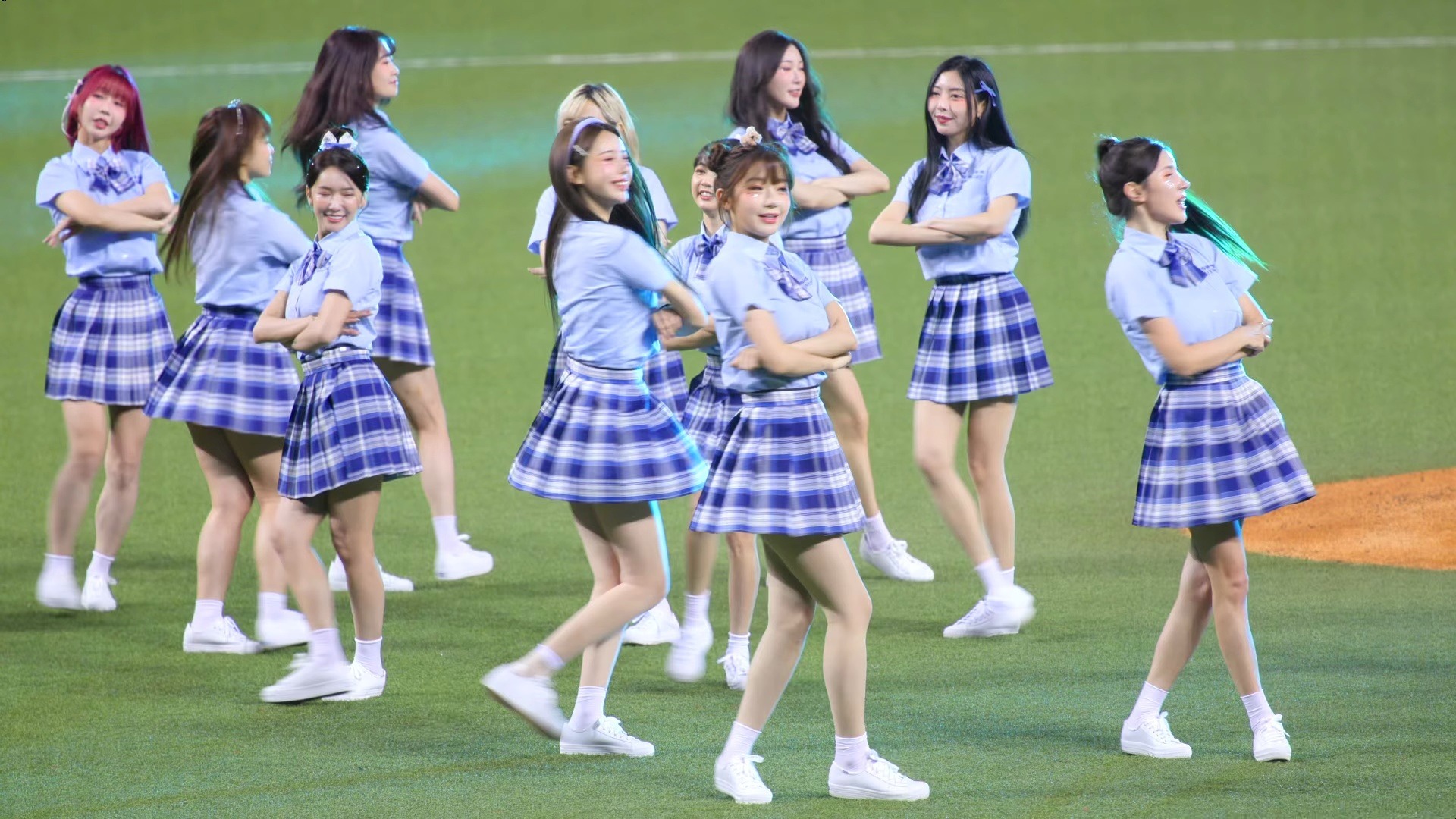 悍将中学开场舞Day1｜三本柱齐上阵 超燃啦啦队表演