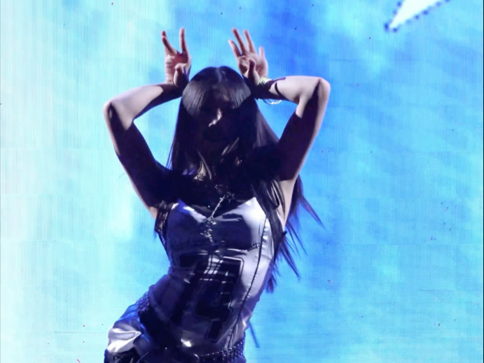 meovv公演舞台—五小喵异地登陆