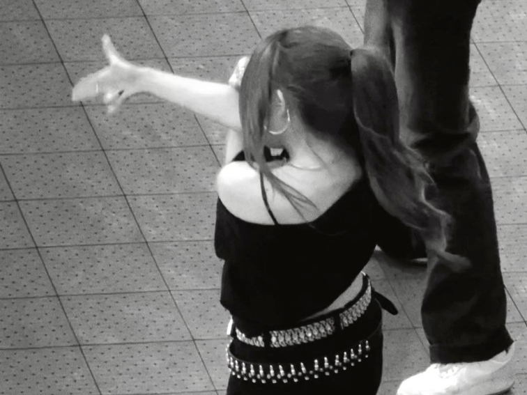 起猛了在商场看到小贝跳famous了！！