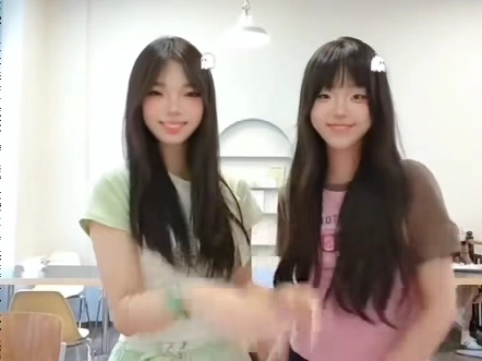 with my bestie#手势舞~~