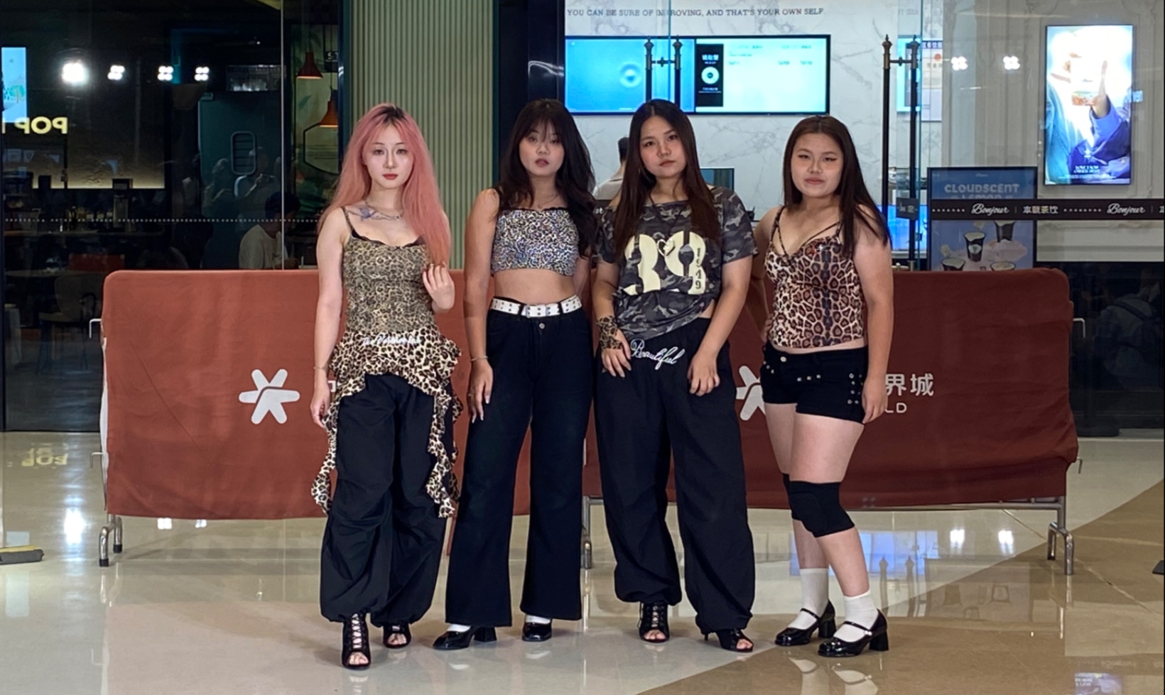 【C.S路演】熊出没骑鬼火来中骏喝奶茶-lips hips kiss