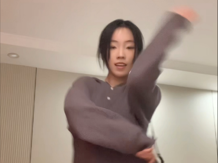 发现库存里顺动作版的sad girlz luv money好松弛（表情管理也