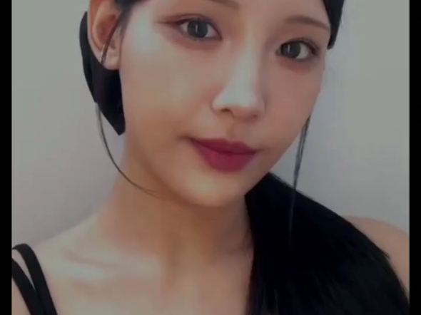 韩霄瑗的脸看上去好有欲感