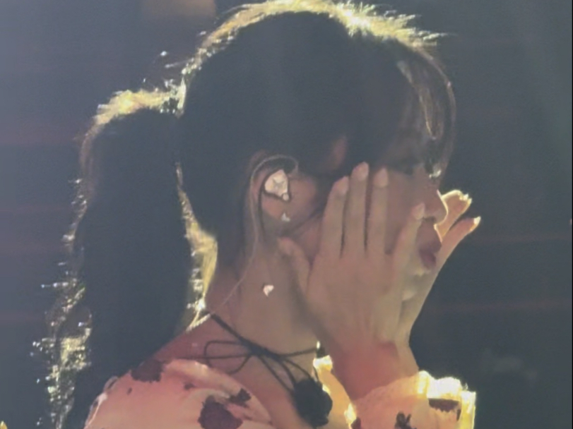 牙线穿上这小黄花裙萌萌的