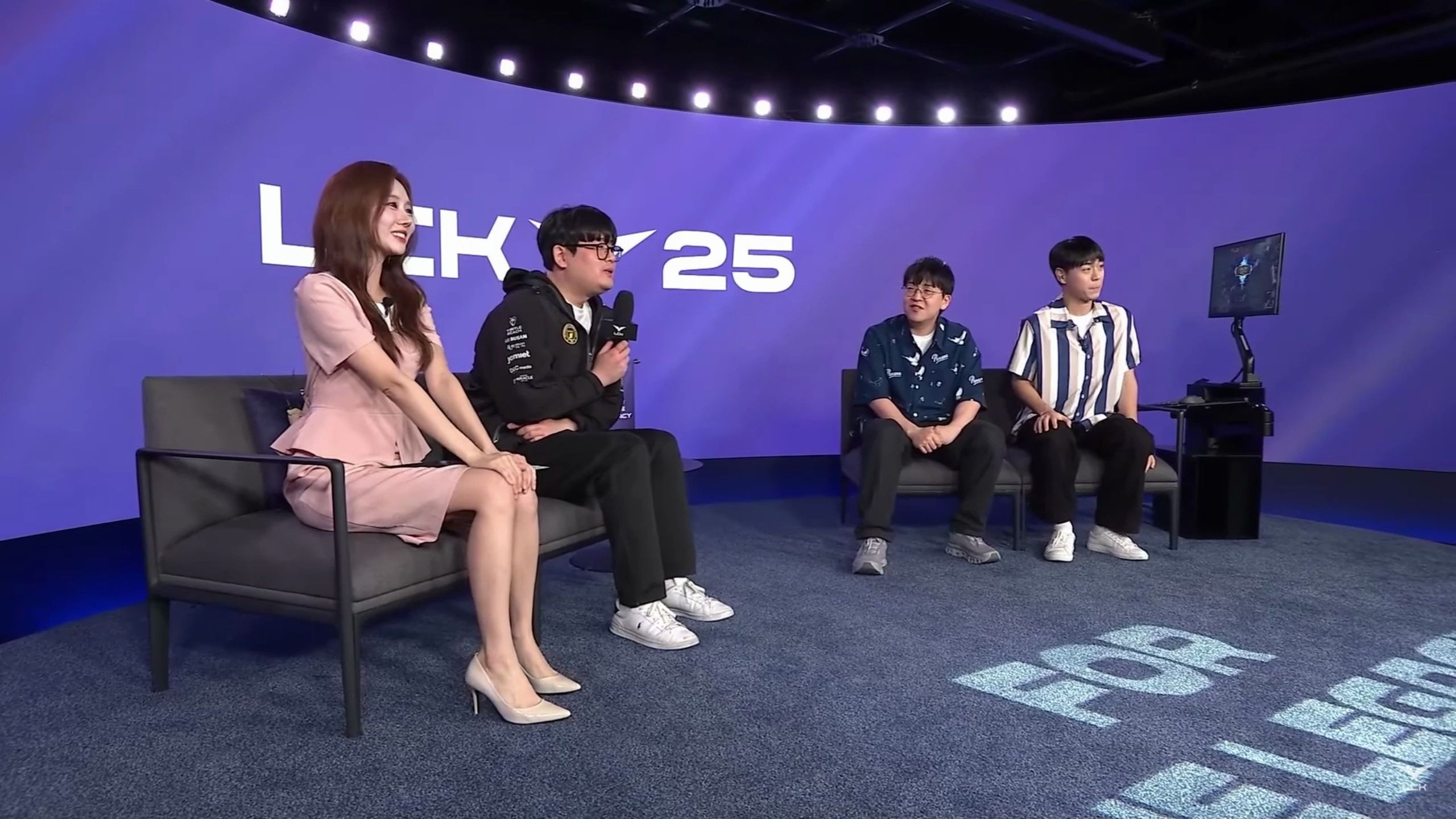 【尹秀彬】彬姐这小腿肌肉线条美感丨今日份秀彬 丨LCK第三赛