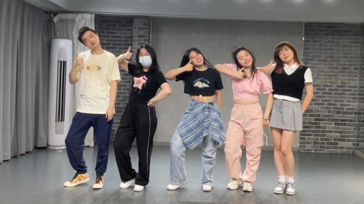 吗喽进化中 四肢逐渐驯服 | DALLA DALLA翻跳幕后 episode 4