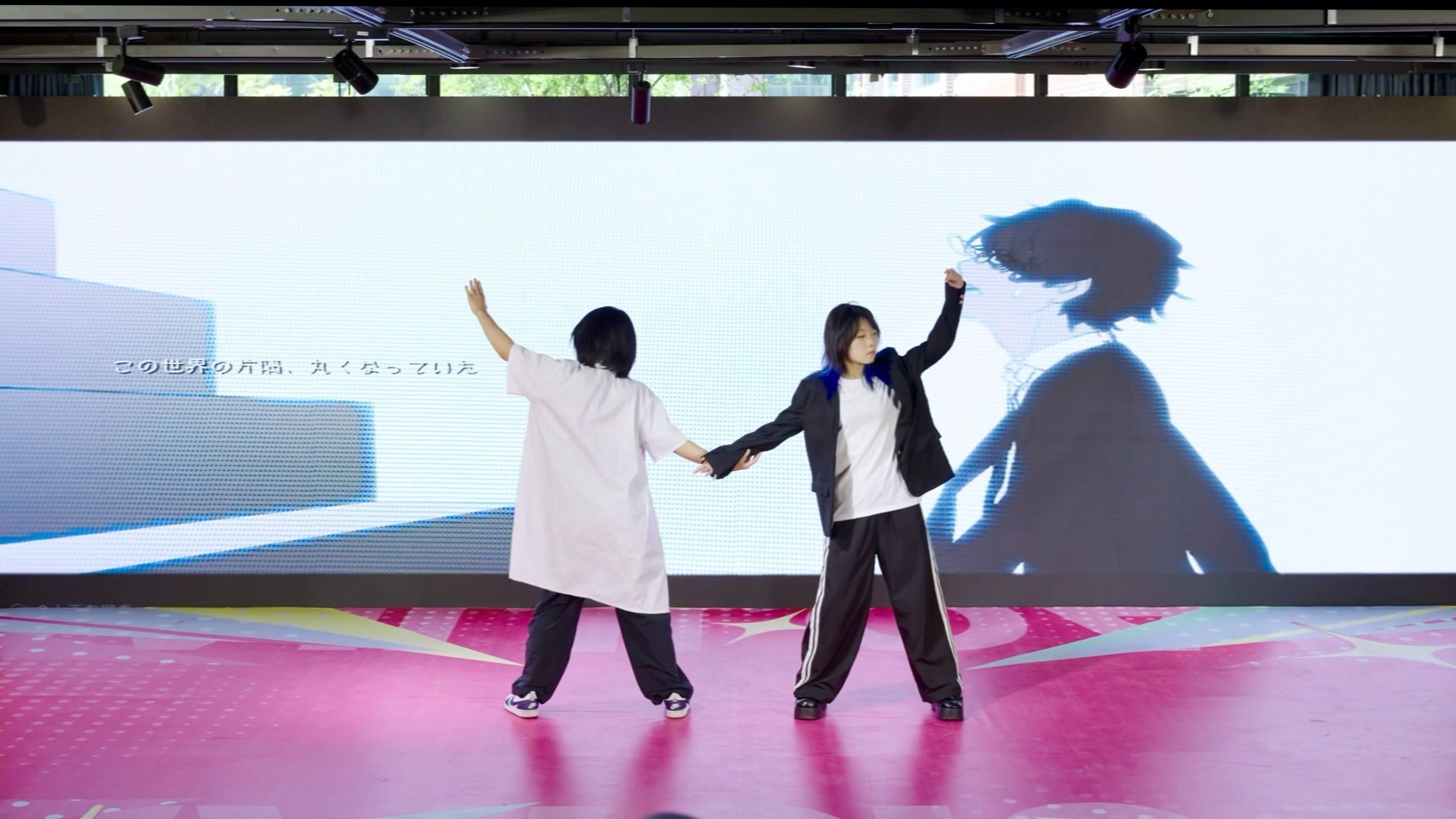 被评价为挂着萌脸跳帅舞的天使之翼（？）