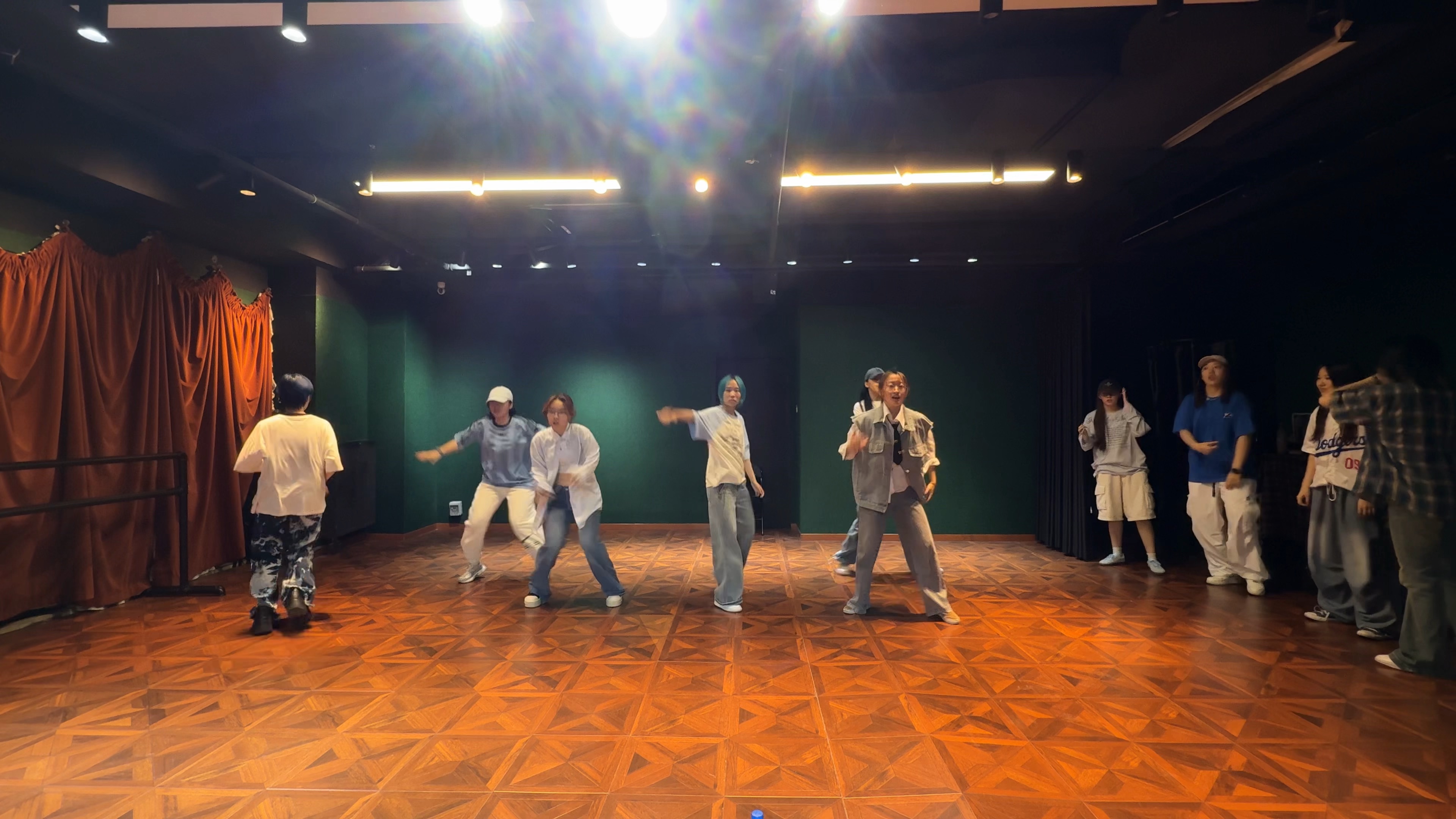 TREASURE- everything 比保湿盒音源先来的是我们的练习室，路