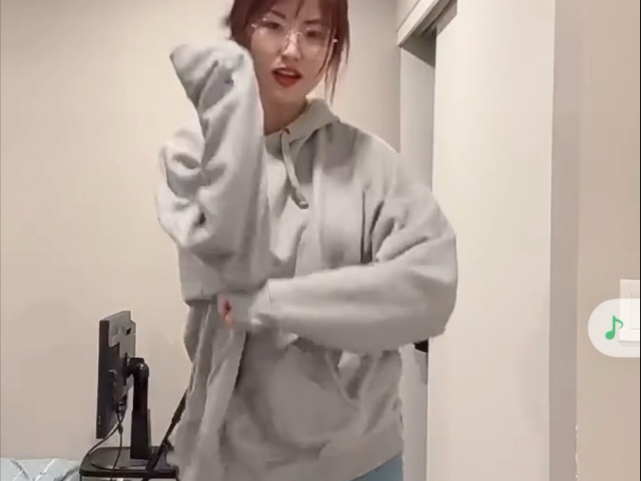 翻跳一下烫脚舞～