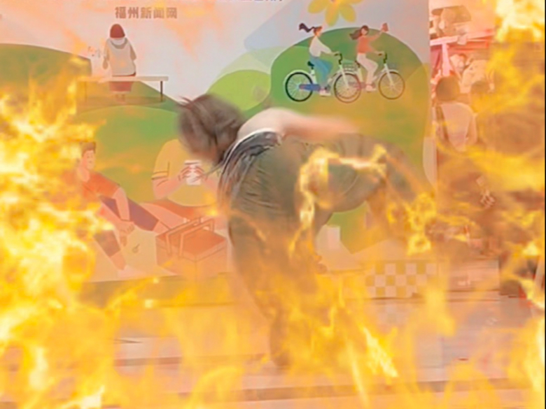 14岁路演第一次穿高跟鞋，能穿多大祸