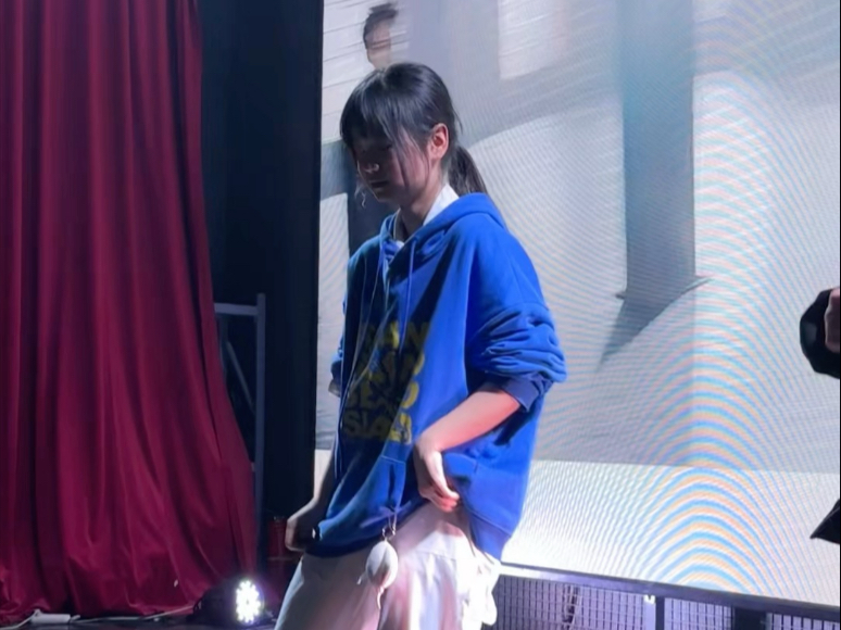 上一世我还是爱丽姐 重生之我在KPOP版本LiveHouse跳EXO