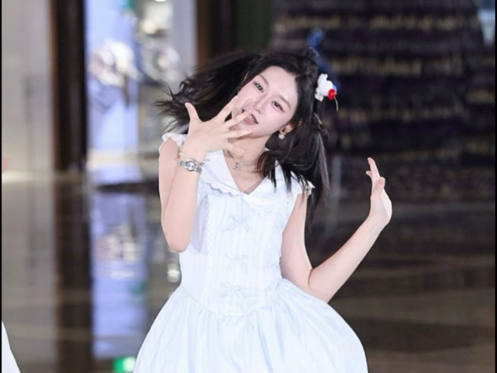 一个相机版jellyous！illit-jellyous minju位直拍 蛋糕吗？不对！