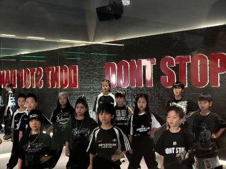 老爸说我跳街舞的时候奶凶奶凶的