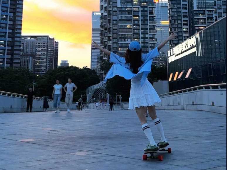 周末滑板-Piu亮的火烧云我来咯