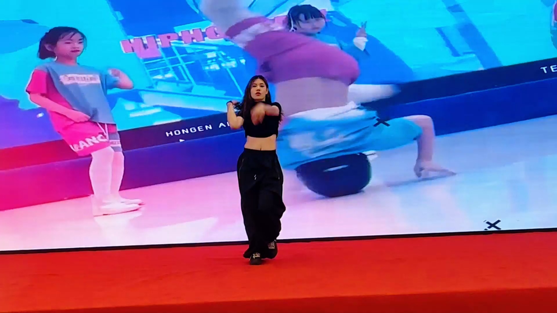 [鸿恩街舞]鹤岗街舞爵士舞大世界舞蹈表演《wakawaka》