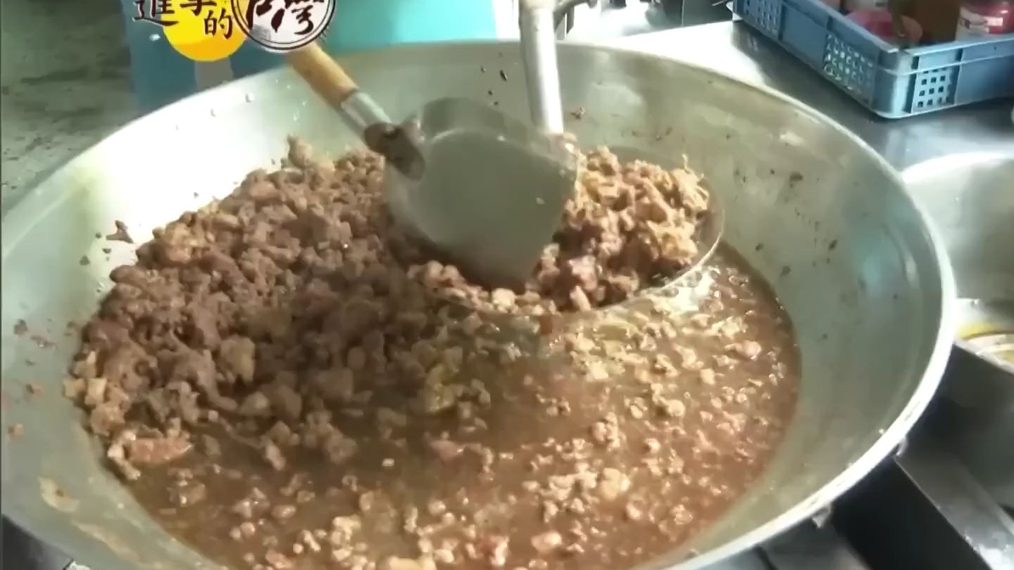 【高雄在地小吃】旗山煎肉圓古法柴燒豆皮相思木炭烤香腸眷村